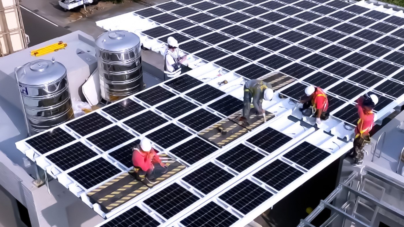 友達打造光電建築一體化整合建材，開發SunSteel光電整合型浪板，實現快速安裝、避免二次施工，讓屋頂光電躍升未來建物新標配。